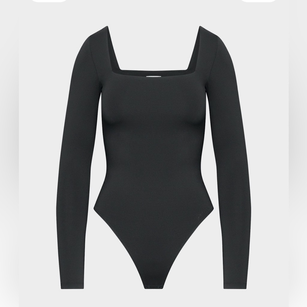 Aritzia - Contour Squareneck Black Long Sleeve Bodysuit XS